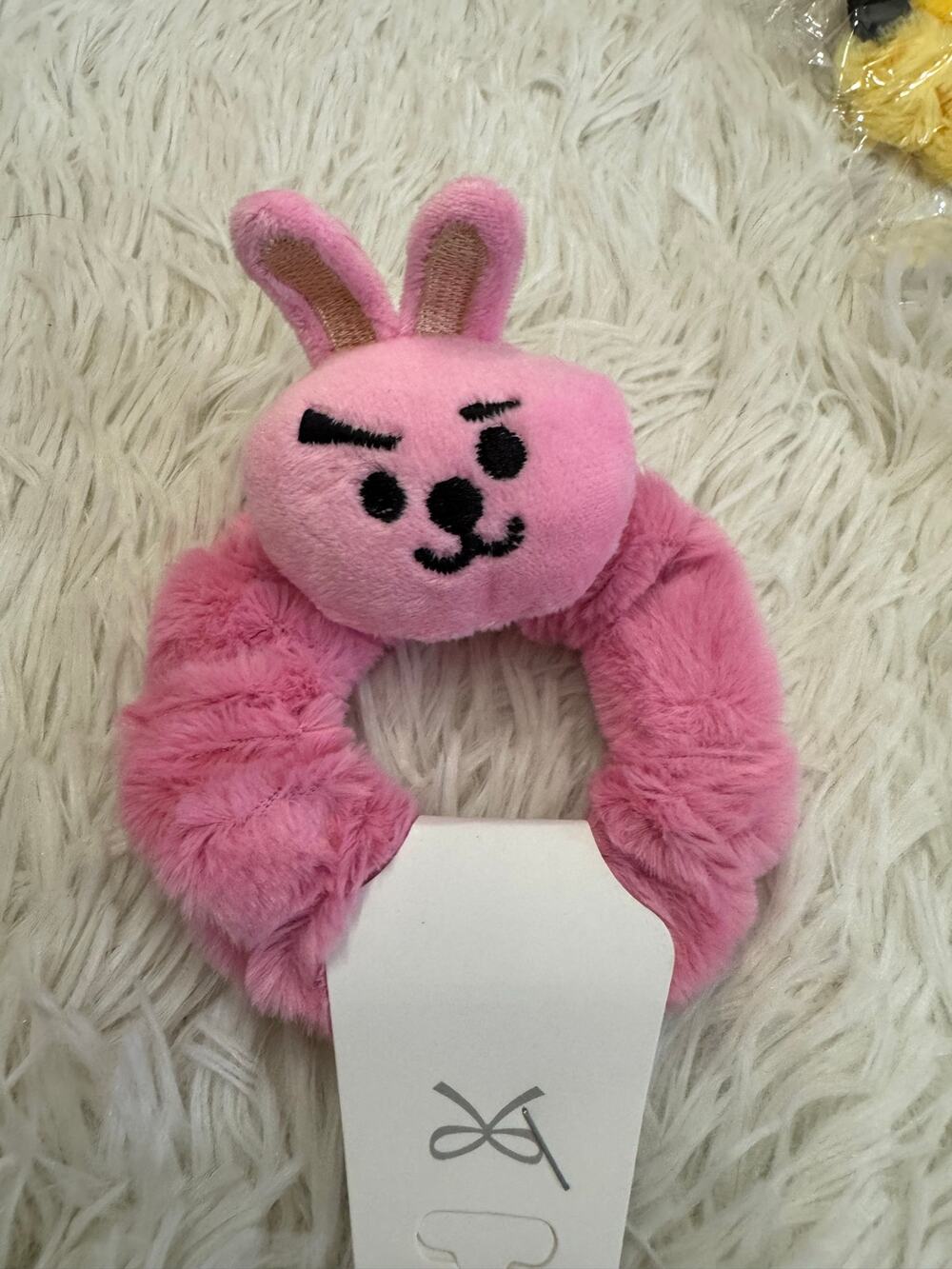 BT21 COOKY plush embroidered face scrunchie  hair accessories pink
